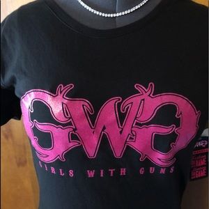 Girls With Guns T-shirt. 🖤💕🖤